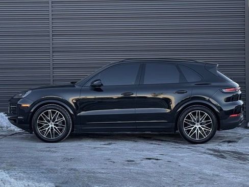 Certified 2025 Porsche Cayenne image 2