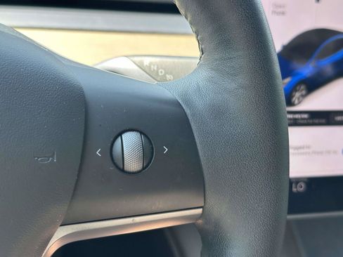 Used 2021 Tesla Model Y Long Range AWD/4WD image 24