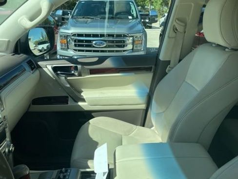 Used 2017 Lexus GX 460 Premium w/ Premium Package image 9