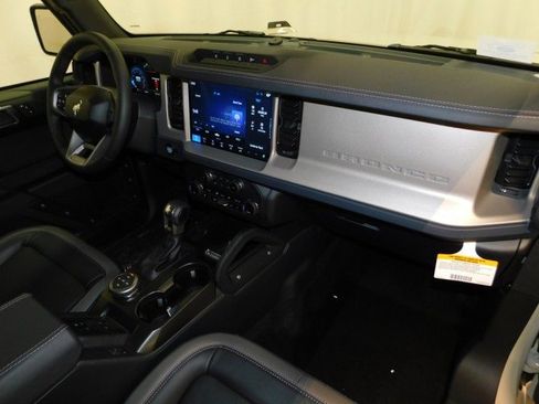 New 2025 Ford Bronco Outer Banks w/ Sasquatch Package image 19