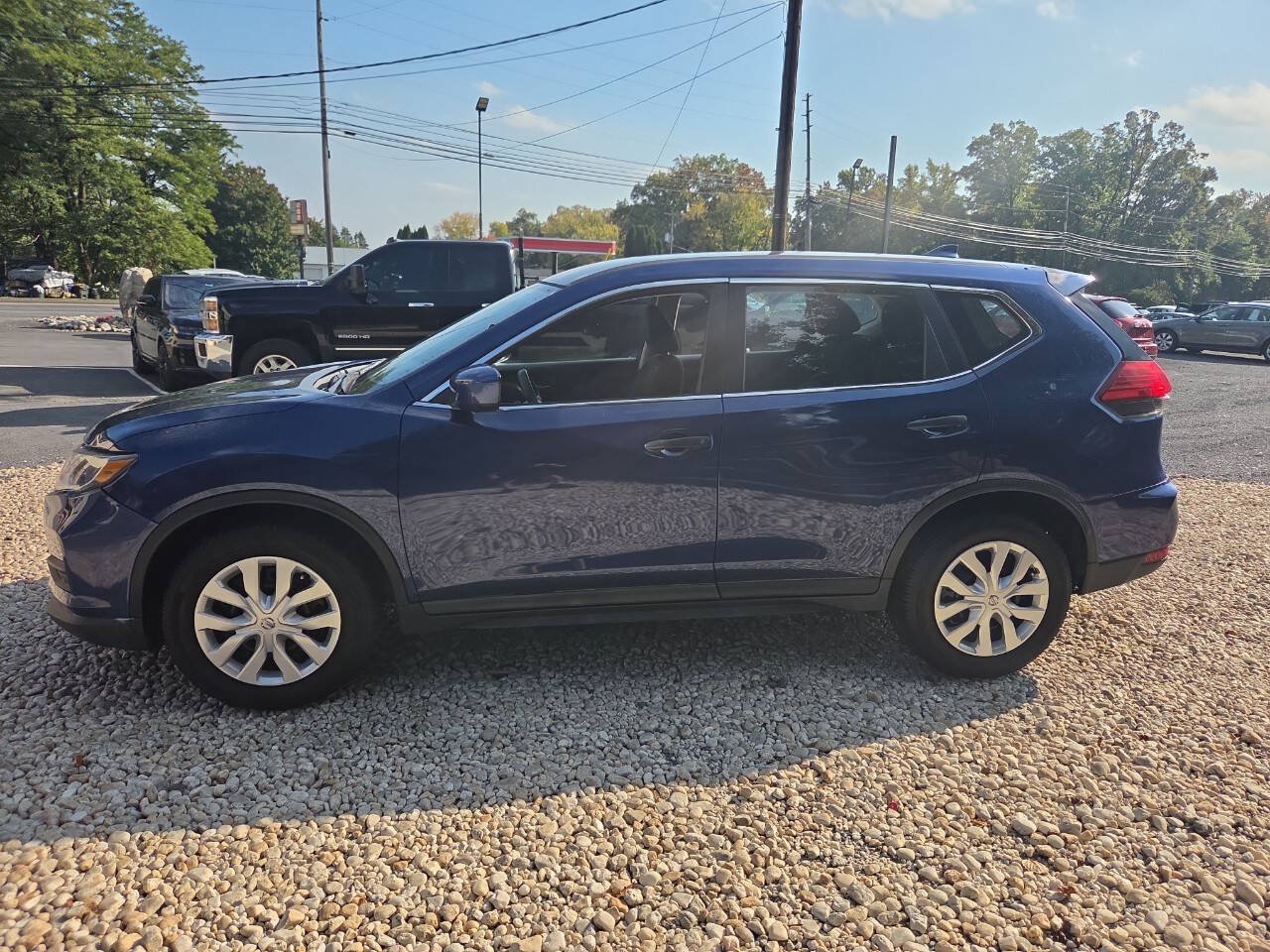 Used 2017 Nissan Rogue S FWD image 4