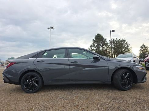 New 2026 Hyundai Elantra SEL Sport Premium FWD image 17