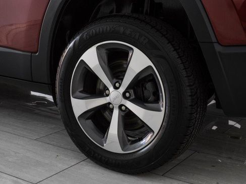 Used 2019 Jeep Cherokee Limited image 50