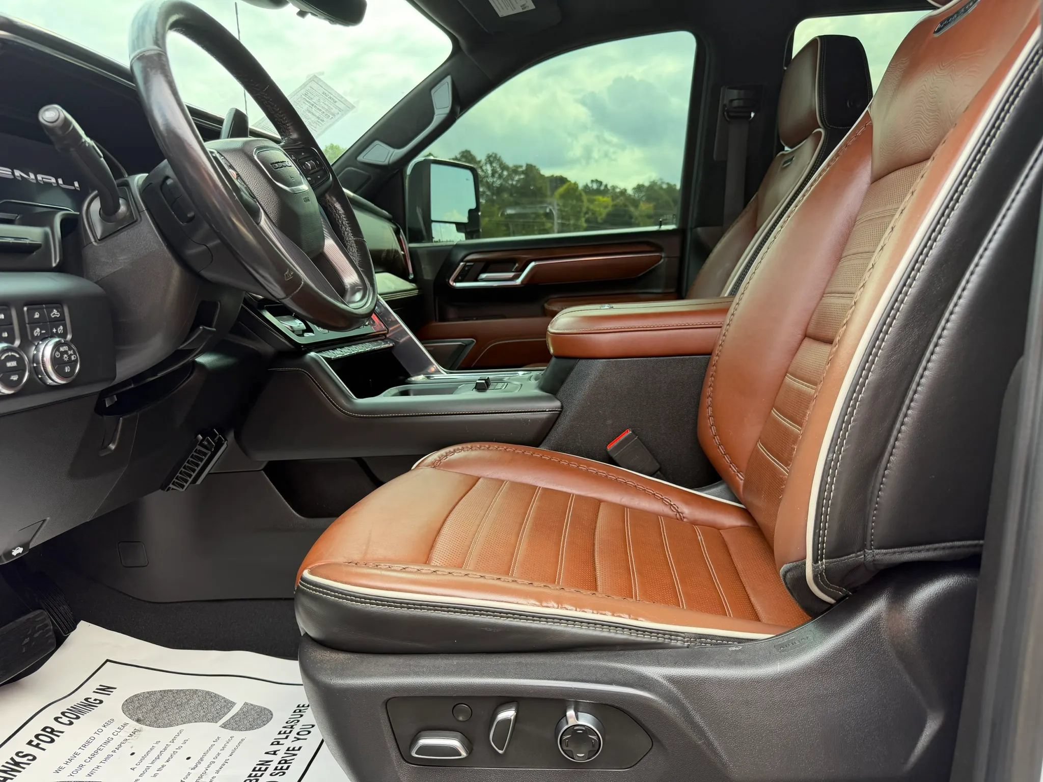 Used 2024 GMC Sierra 2500 Denali Ultimate AWD/4WD image 5