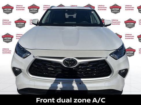 Used 2023 Toyota Highlander XLE image 2