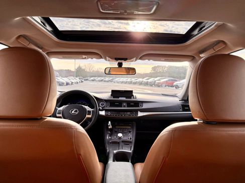 Used 2012 Lexus CT 200h Premium image 19