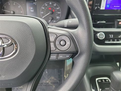 Used 2025 Toyota Corolla LE image 15