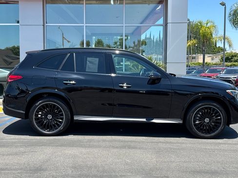 Used 2025 Mercedes-Benz GLC 300 image 4