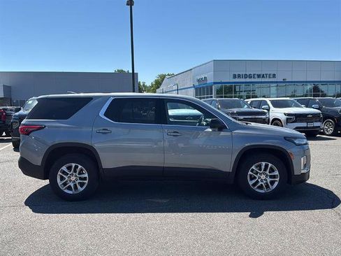 Used 2023 Chevrolet Traverse LS FWD image 8