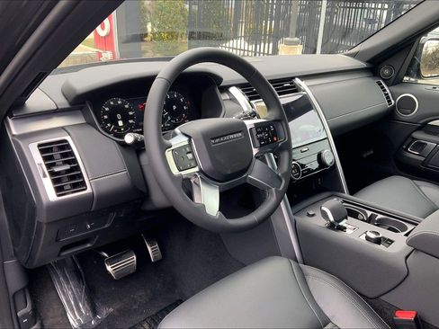 New 2026 Land Rover Discovery Limited Edition image 8