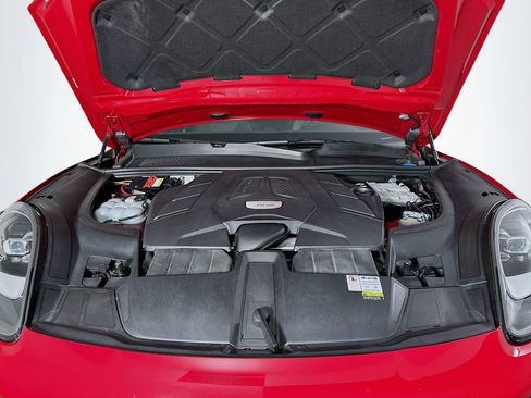 Used 2022 Porsche Cayenne Coupe image 33