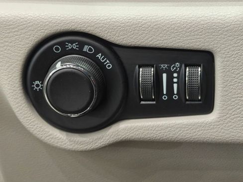 Used 2023 Chrysler Voyager LX FWD image 51