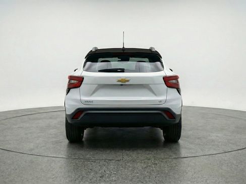 Used 2025 Chevrolet Trax LT w/ LT Convenience Package FWD image 7