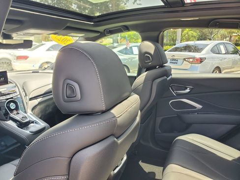 Certified 2025 Acura RDX SH-AWD image 9