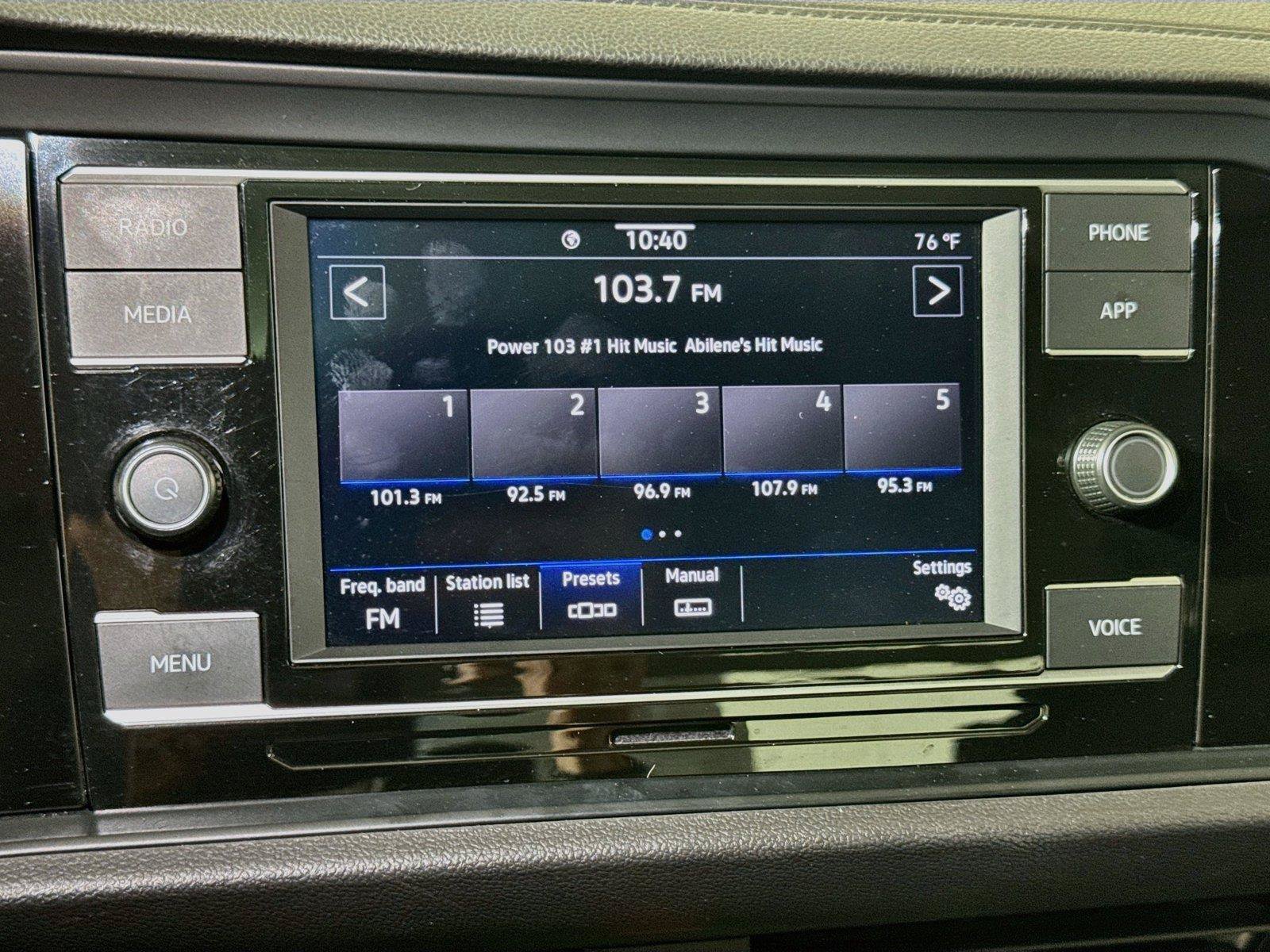 Used 2024 Volkswagen Jetta SE FWD image 12
