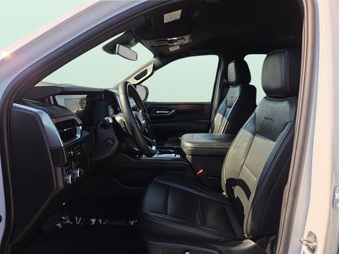 Used 2025 GMC Yukon Denali AWD/4WD image 16