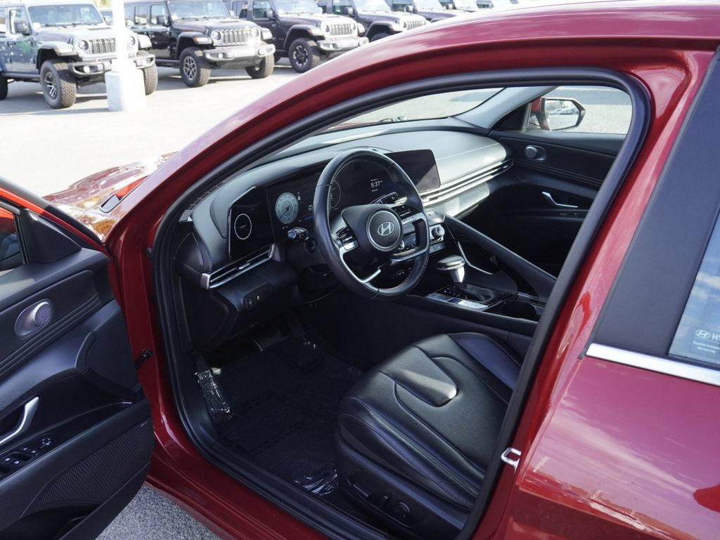 Used 2024 Hyundai Elantra Limited FWD image 30