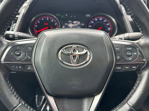 Used 2022 Toyota Camry XSE FWD image 23