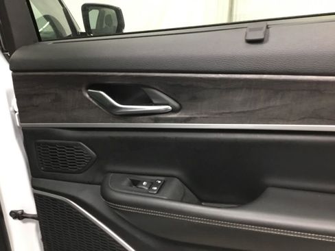 Used 2021 Jeep Grand Cherokee L Limited w/ Luxury Tech Group II AWD/4WD image 22