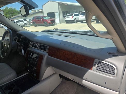 Used 2014 Chevrolet Tahoe LT RWD image 12