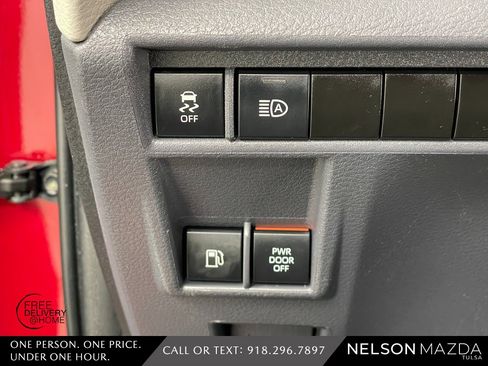 Used 2023 Toyota Sienna LE image 28