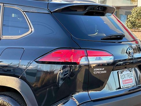 Used 2022 Toyota Corolla Cross LE image 9