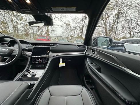New 2025 Jeep Grand Cherokee Limited w/ Black Appearance Package AWD/4WD image 30