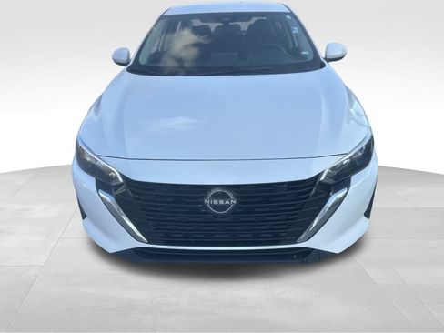 Used 2024 Nissan Sentra SV image 3