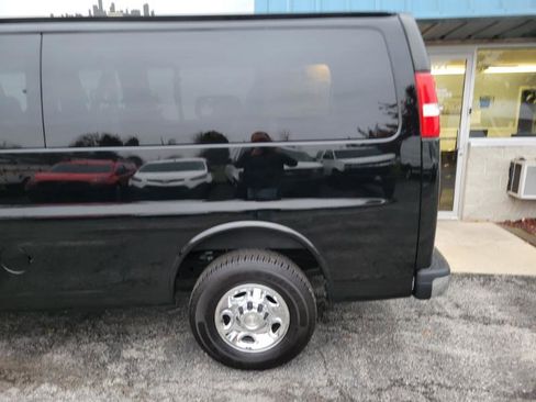 Used 2017 Chevrolet Express 3500 LT w/ LT Preferred Equipment Group image 8