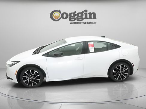 New 2026 Toyota Prius Plug-In Hybrid image 4