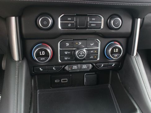 Used 2024 Chevrolet Tahoe Z71 w/ Luxury Package AWD/4WD image 31