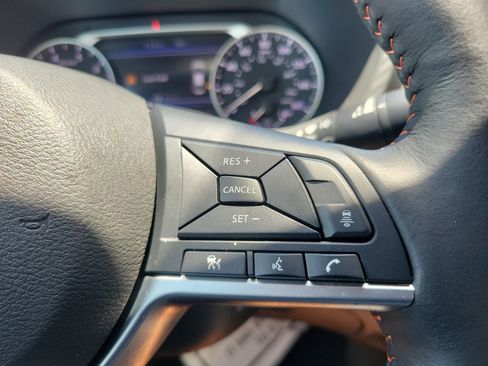 Used 2025 Nissan Sentra SR w/ SR Premium Package FWD image 19