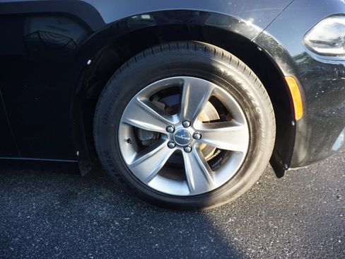 Used 2015 Dodge Charger SXT RWD image 25