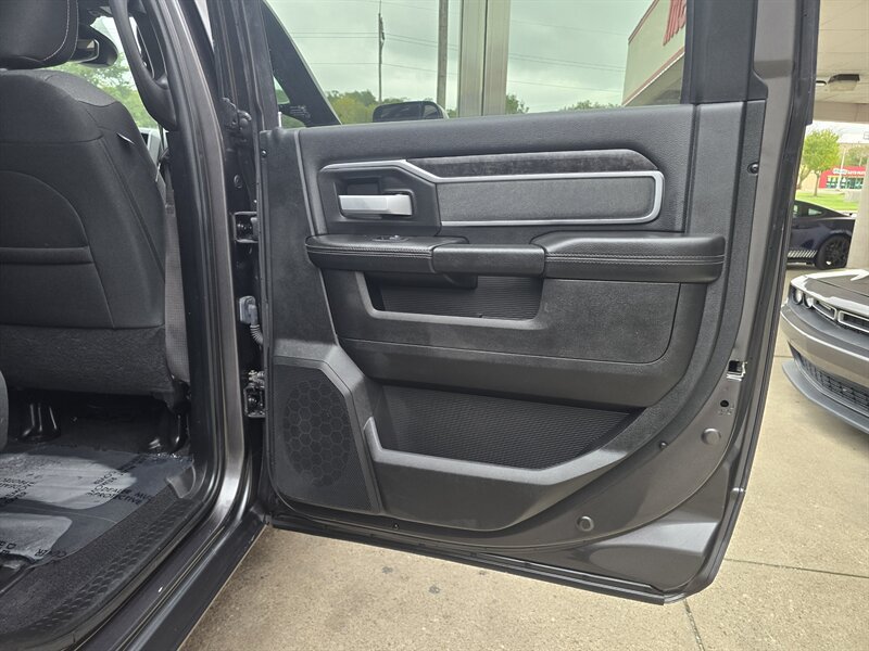 Used 2022 RAM 2500 Big Horn w/ Level C Equiment Group AWD/4WD image 16