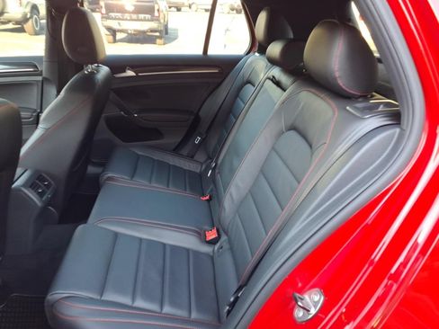 Used 2017 Volkswagen GTI SE FWD image 29