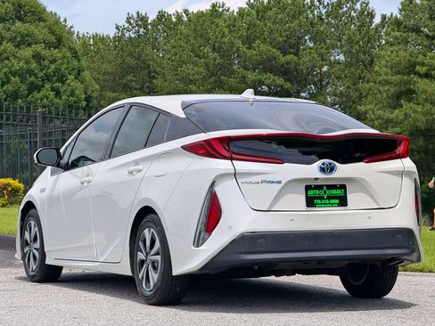 Used 2017 Toyota Prius Prime Advanced FWD image 9