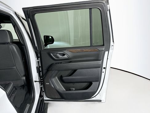 Used 2024 Chevrolet Suburban Premier image 31