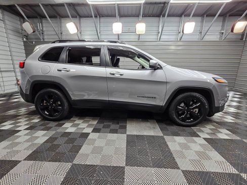 Used 2017 Jeep Cherokee High Altitude FWD image 9