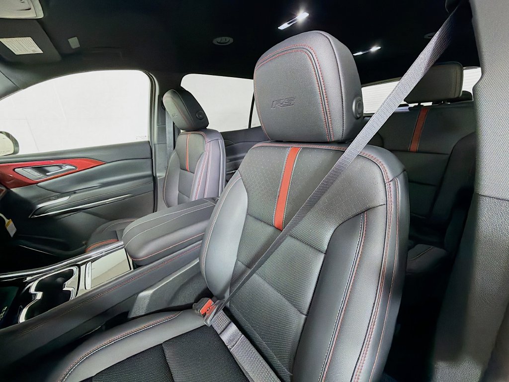New 2026 Chevrolet Traverse RS w/ LPO, Floor Liner Package AWD/4WD image 12