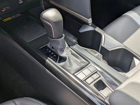 Used 2025 Toyota Camry SE image 17