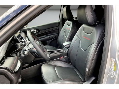 Used 2025 Jeep Compass Trailhawk w/ Trailhawk Elite Group AWD/4WD image 24