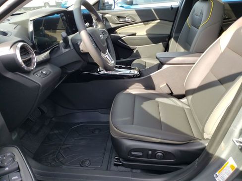 New 2026 Chevrolet Trax ACTIV w/ Sunroof Package FWD image 15