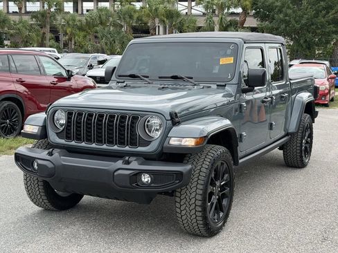 Used 2025 Jeep Gladiator Sport AWD/4WD image 9