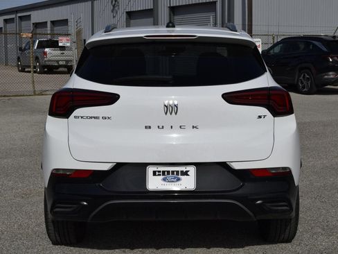 Used 2024 Buick Encore GX Sport Touring image 9