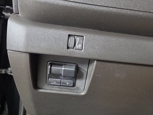 Used 2024 Chevrolet Colorado Trail Boss w/ Technology Package AWD/4WD image 18