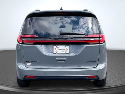 Used 2025 Chrysler Pacifica Limited
