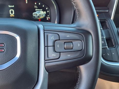 Used 2024 GMC Yukon XL SLE image 31