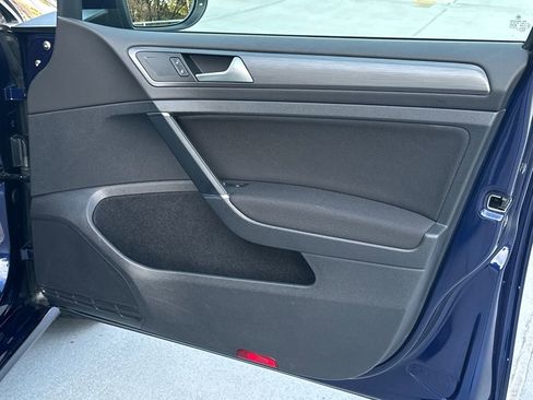 Used 2019 Volkswagen e-Golf SE w/ Driver Assistance Package image 12