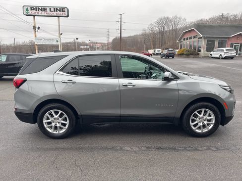 Used 2023 Chevrolet Equinox LT image 2