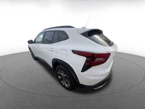 Used 2025 Chevrolet Trax LT image 4